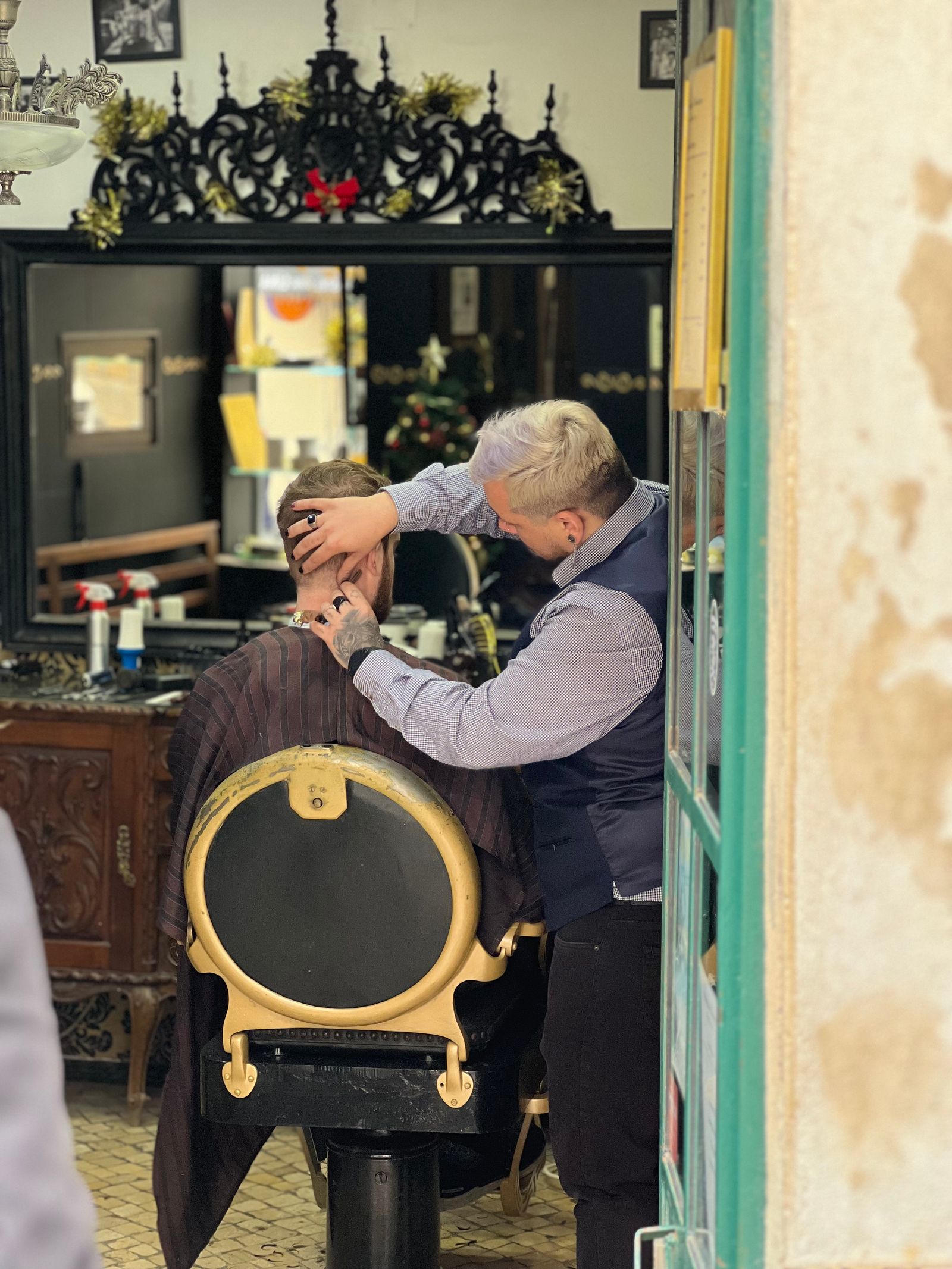 Marek Lis — Barber