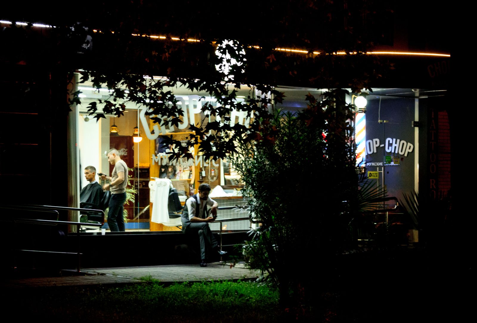 Wnętrze i praca BRZYTWA Barber Club — zdjęcie 11